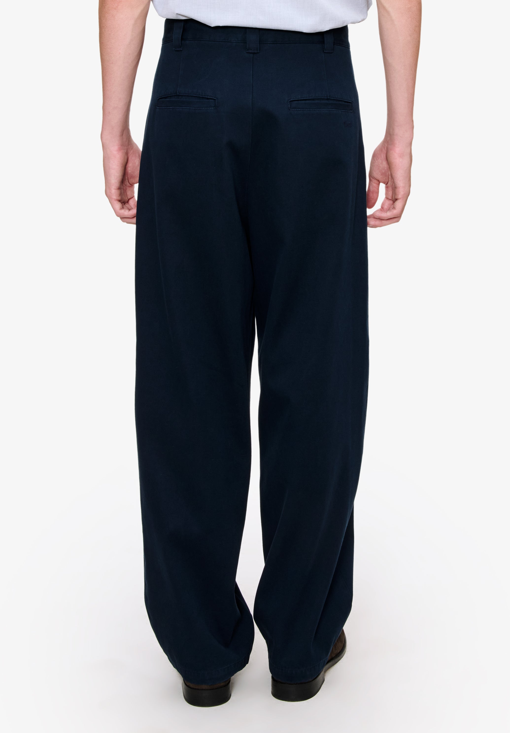 Darted Trousers and straight cut pants for men | A.P.C.