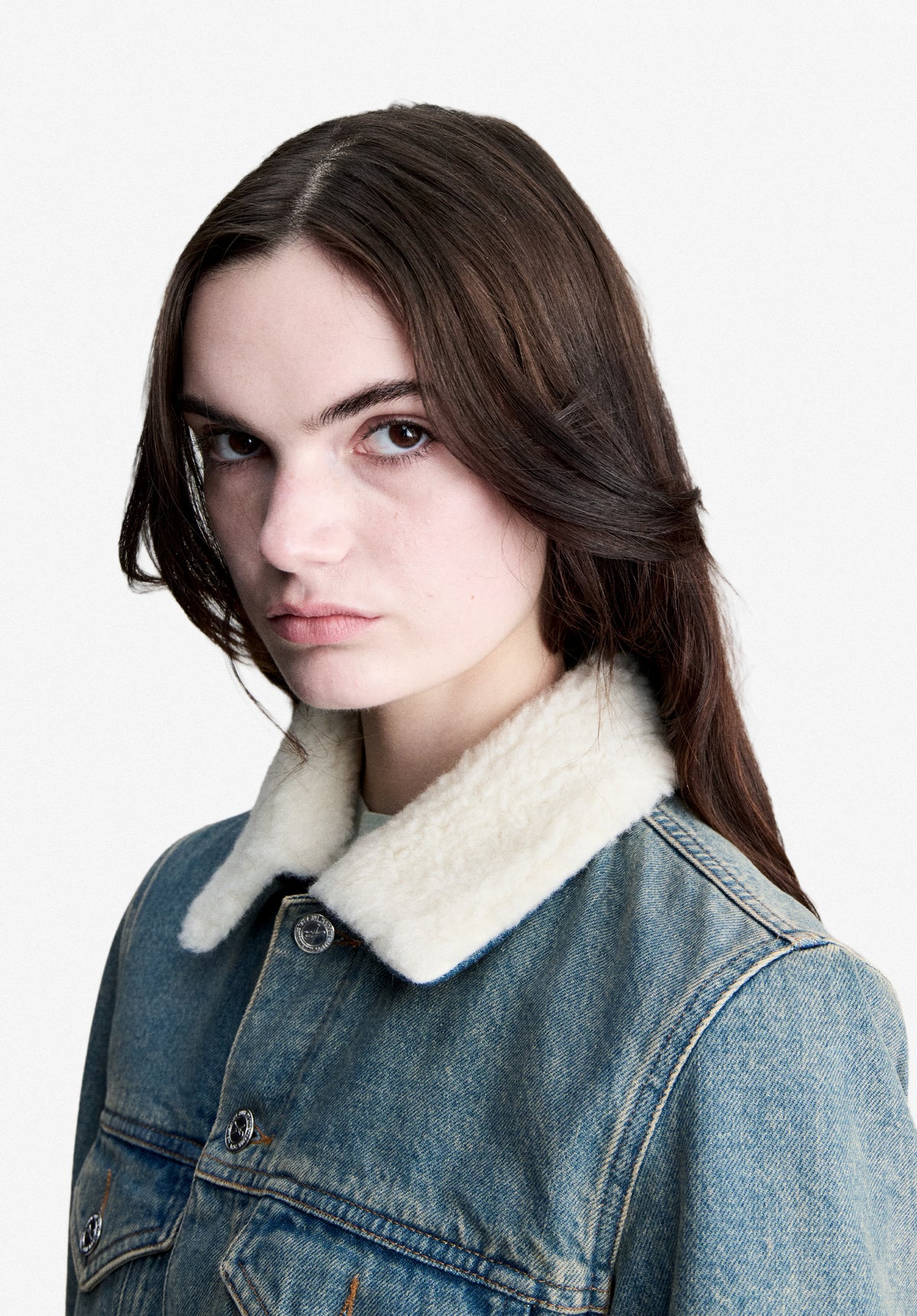 Faded indigo denim jacket with faux shearling collar - 4