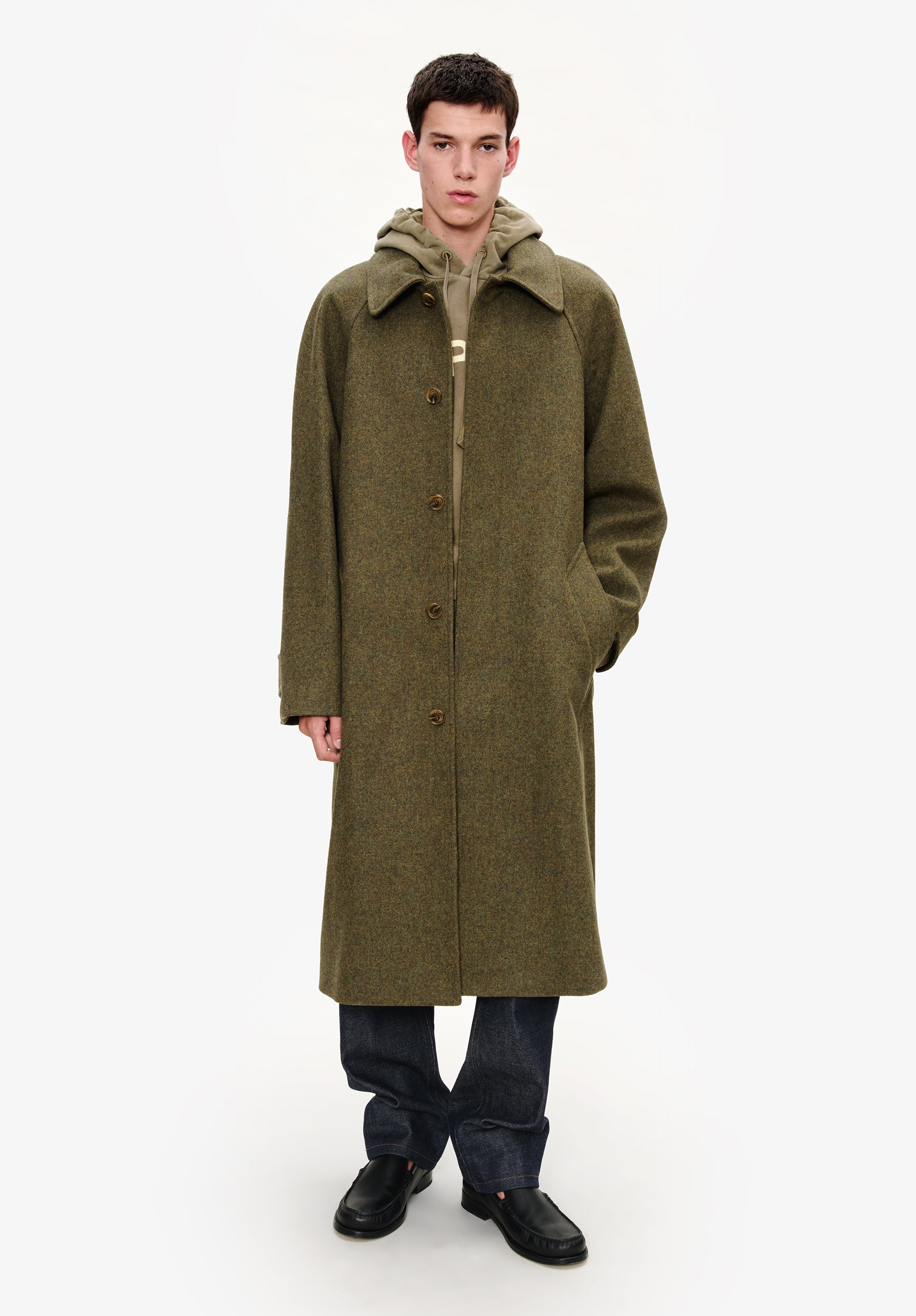 Oversize solid-colour coat with raglan sleeves | A.P.C.