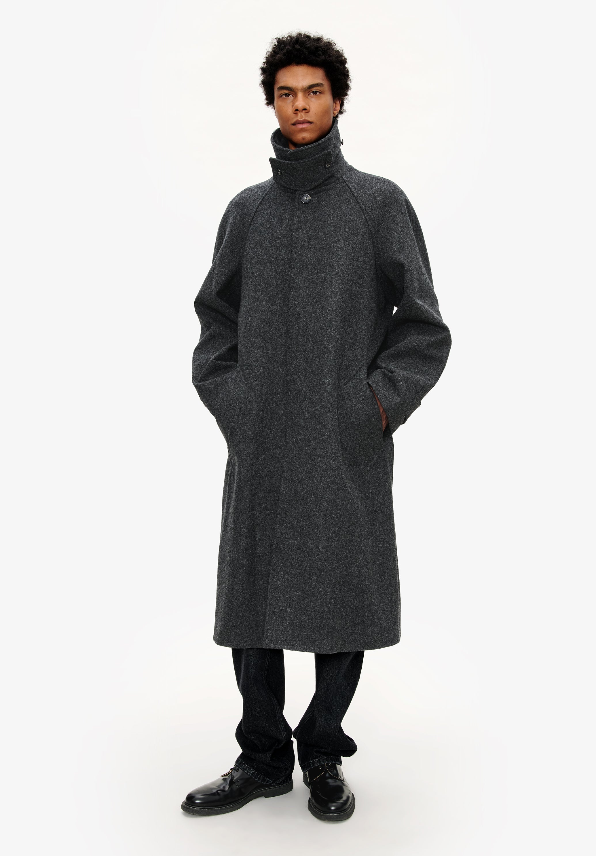 Oversize solid-colour coat with raglan sleeves | A.P.C.